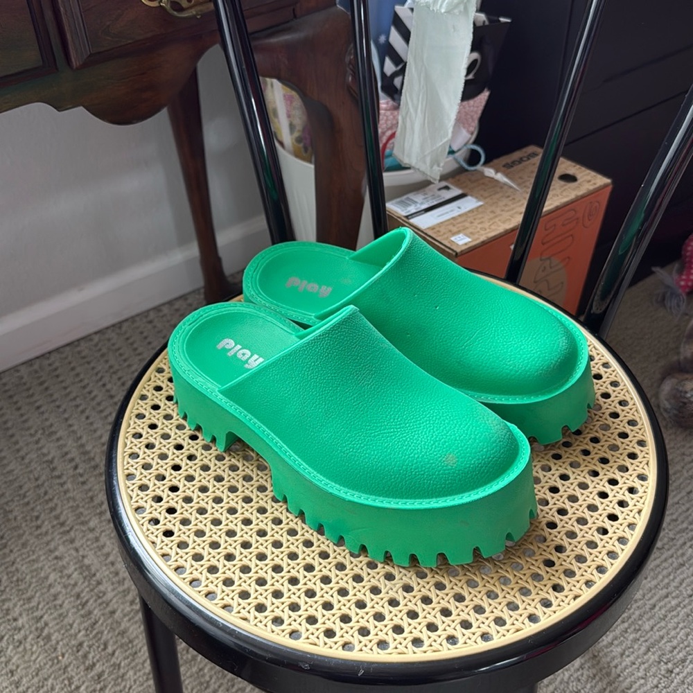 Jeffrey Campbell Clogge platform slip ons